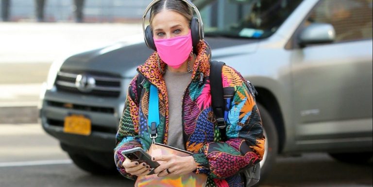 Sarah Jessica Parker: Φόρεσε το Puffer μπουφάν σαν γνήσια Carrie Bradshaw