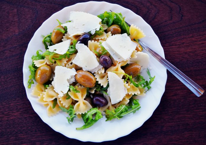 Η κατανάλωση ανθυγιεινών τροφίμων μειώνει τα οφέλη της Μεσογειακής διατροφής