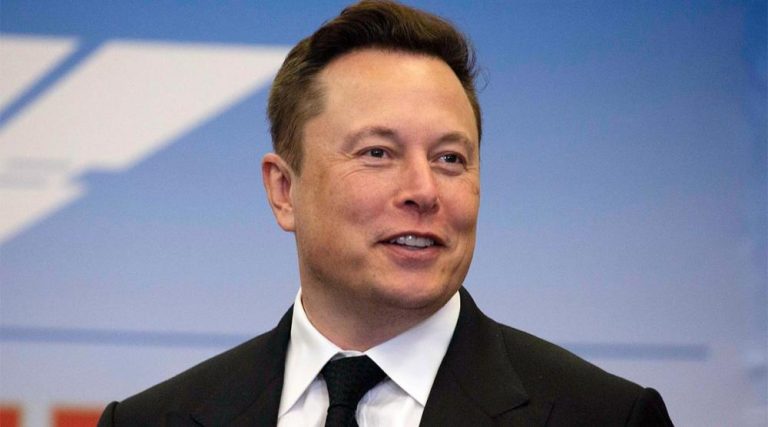 O Elon Musk γίνεται ο πλουσιότερος άνθρωπος στη Γη