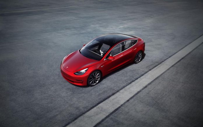 Tesla: Δικάζεται η πιθανή υπαιτιότητα του Autopilot σε δυστύχημα