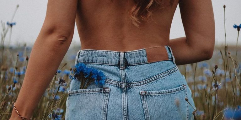 Με αυτά τα Denim σορτσάκια από Zara που κοστίζουν λιγότερο από €20 θα μείνεις πιστή στο Budget σου