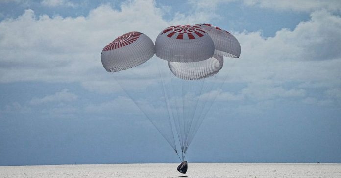 Space X Tourist Landing