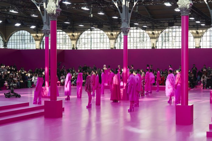 (Think) Valentino Pink PP: Μια συλλογή ωδή στο ροζ