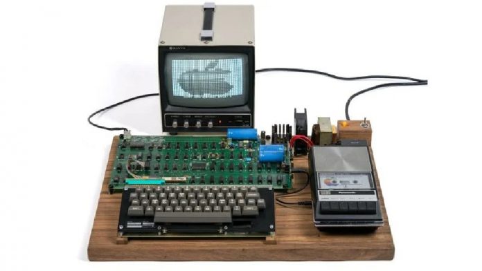Σπάνιος Apple 1 με την υπογραφή του Steve Wozniak βγαίνει σε δημοπρασία