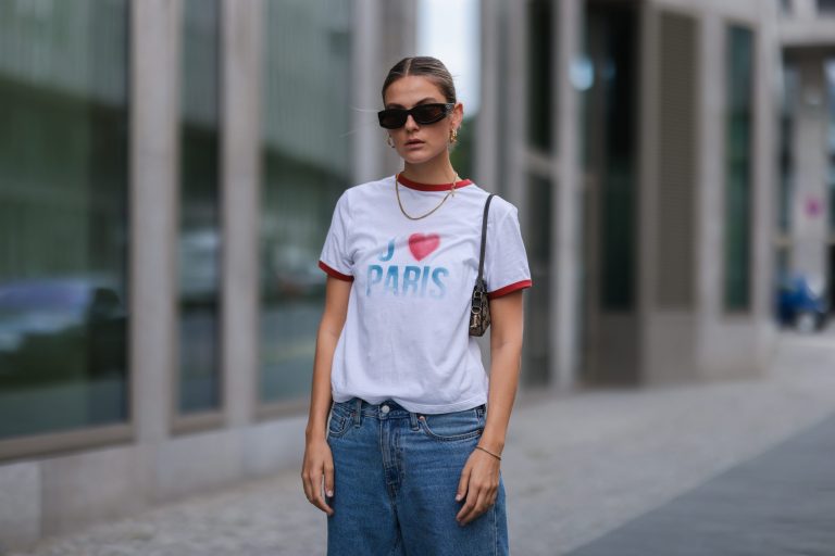 Πώς θα μετατρέψεις ένα παλιό T Shirt στο πιο Sexy, Stylish Top; Το TikTok ξέρει! #video