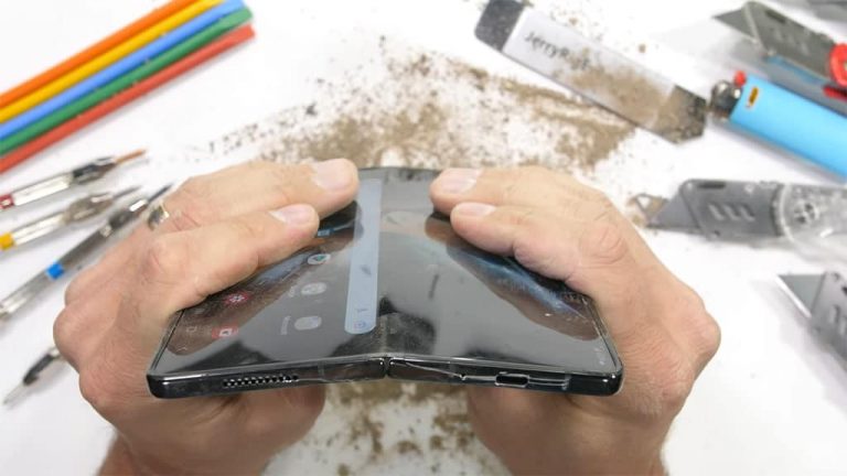 Το Samsung Galaxy Z Fold4 επιβιώνει από τα τεστ αντοχής