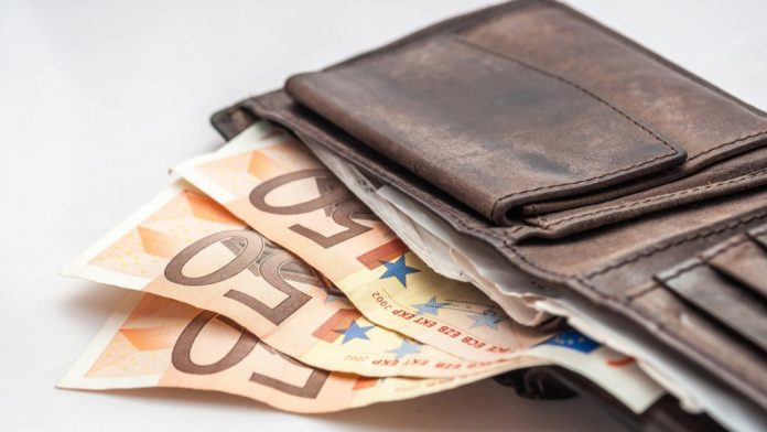Επιταγή ακρίβειας: Nέα ημερομηνία πληρωμής – Ποιοι θα πάρουν φέτος για πρώτη φορά τα 250 ευρώ