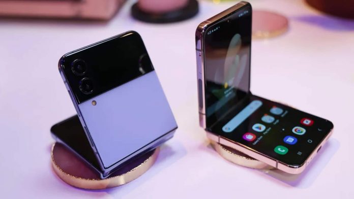 Η Samsung υπενθυμίζει στους χρήστες IPhone ότι έχει Foldables