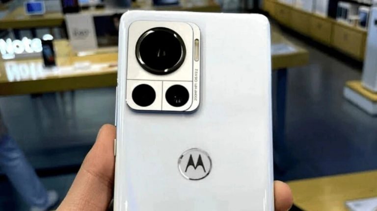 Motorola Edge 30 Pro: Με οθόνη POLED και αισθητήρα 200 MP