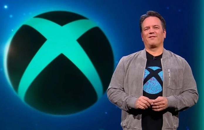 “Καρφί” του Phil Spencer για την Sony: “Προσπαθεί να αναπτυχθεί κάνοντας το Xbox μικρότερο”