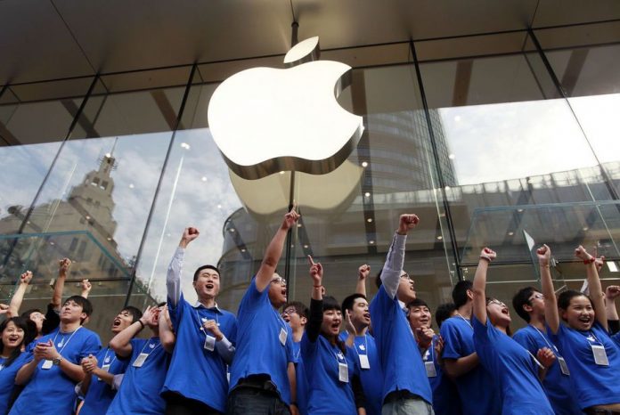 H Apple επιτρέπει στους υπαλλήλους να μιλούν για διακρίσεις και κατάχρηση