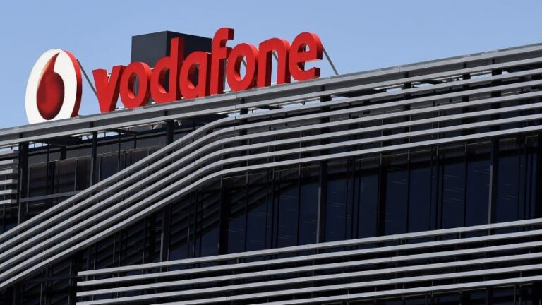 Vodafone: Σχεδιάζει εκατοντάδες απολύσεις στο Λονδίνο