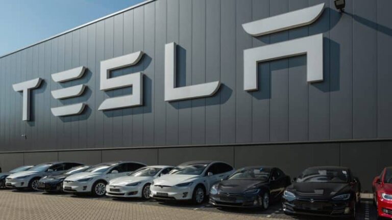 Η Tesla απέλυσε δεκάδες εργαζόμενους στο Gigafactory μετά την ανακοίνωση του συνδικάτου