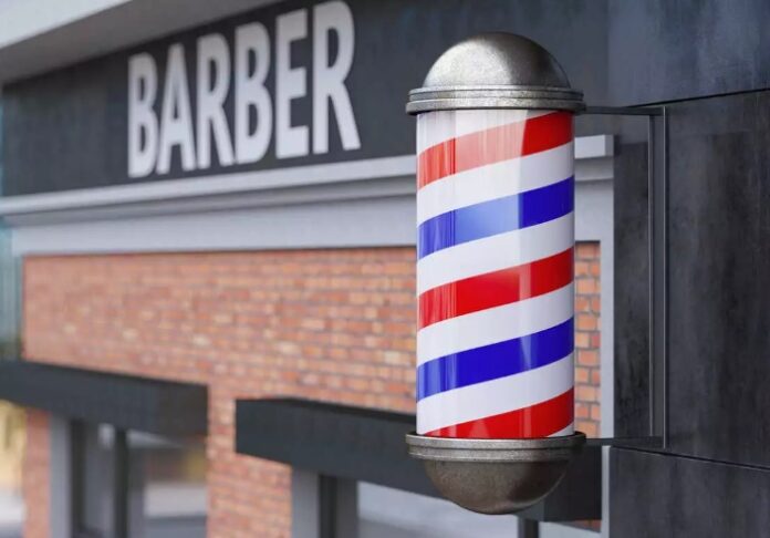 Barber’s Pole: Τι συμβολίζει το σήμα που είναι έξω από όλα τα κουρεία