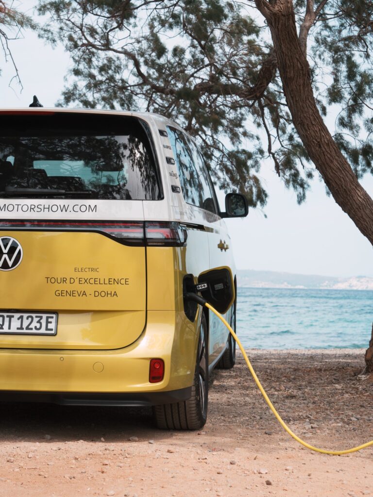 8.000 χλμ. με δυο ηλεκτρικά van Volkswagen ID Buzz [GIMS Tour d’Excellence]