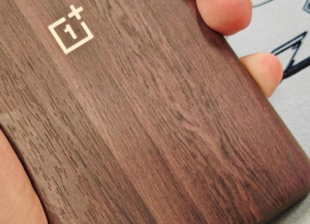 OnePlus 12, OnePlus 12: Ίσως έρθει με πλάτη με υφή ξύλου ή θήκη με υφή ξύλου