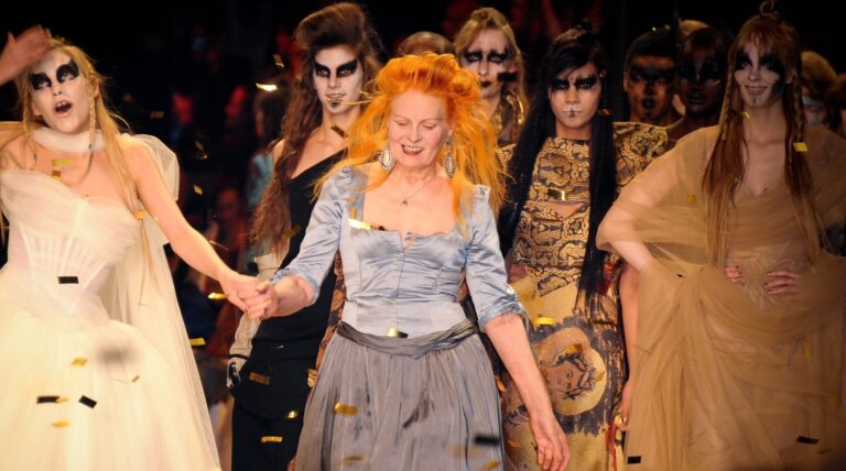 Vivienne Westwood: Σε δημοπρασία σπάνια κομμάτια από την προσωπική συλλογή της